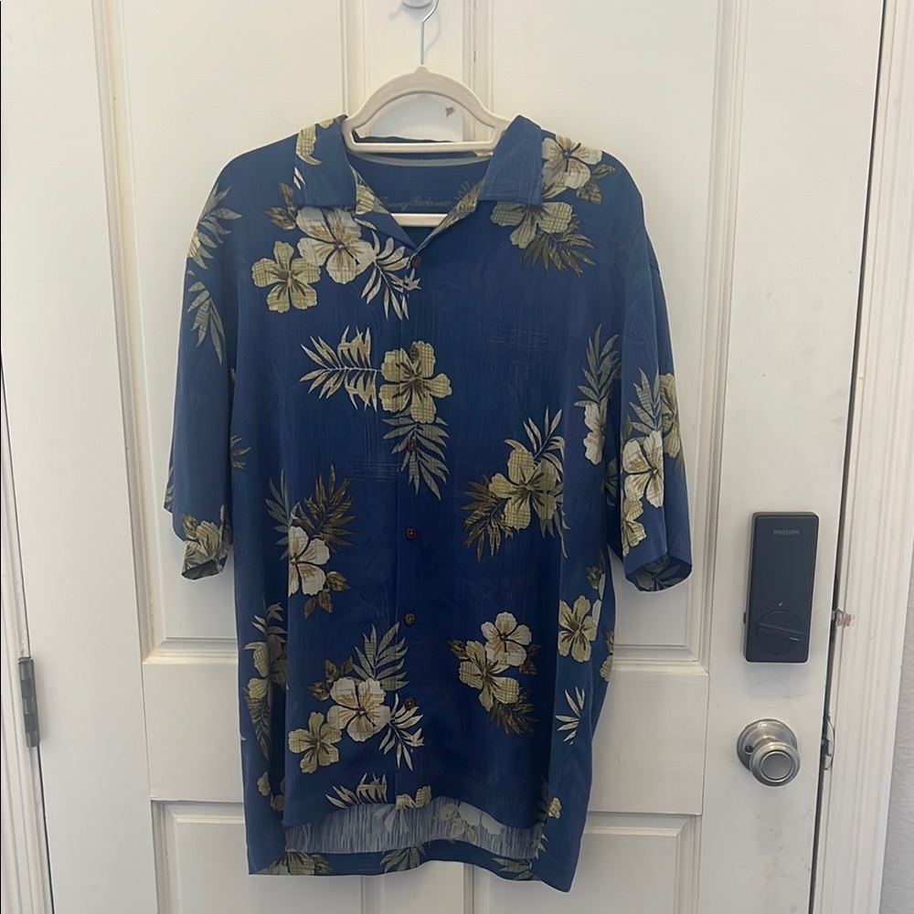 VGUC Tommy Bahama shirt